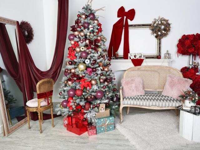 What to Wear for Christmas Photos: A Toronto Photographer’s Guide